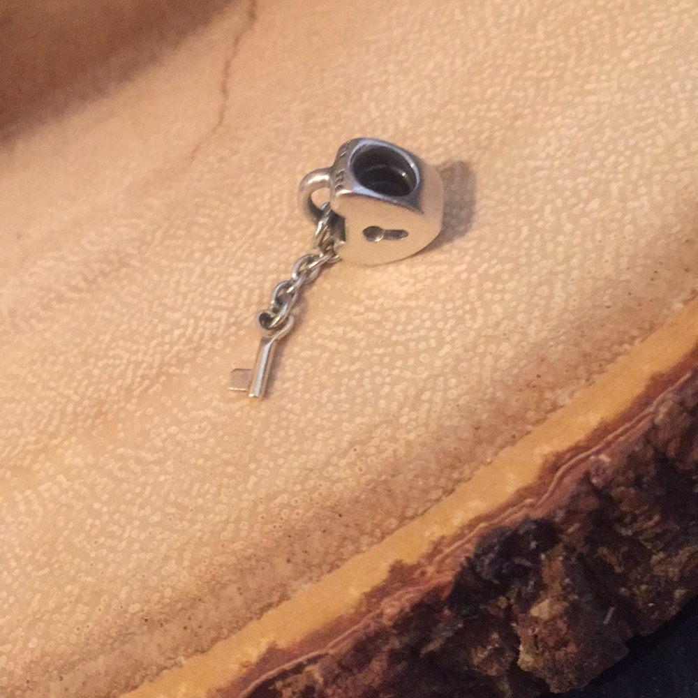Pandora Retired Key To My Heart 14k Dangle Charm - Picture 4 of 4